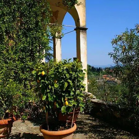 Cosy In Bacchereto With Swimming Pool Карминьяно