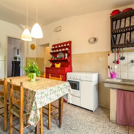 Cosy In Bacchereto With Swimming Pool Карминьяно