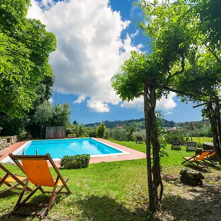 Дом отдыха Cosy In Bacchereto With Swimming Pool