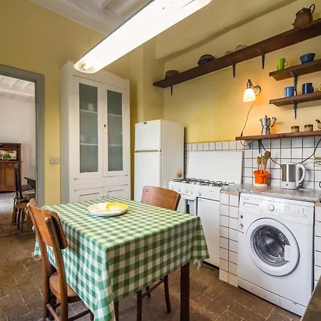 Дом отдыха Cosy In Bacchereto With Swimming Pool Карминьяно