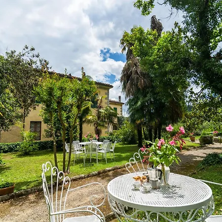 Cosy In Bacchereto With Swimming Pool Карминьяно