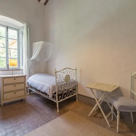 Holiday home Cosy In Bacchereto With Swimming Pool Carmignano